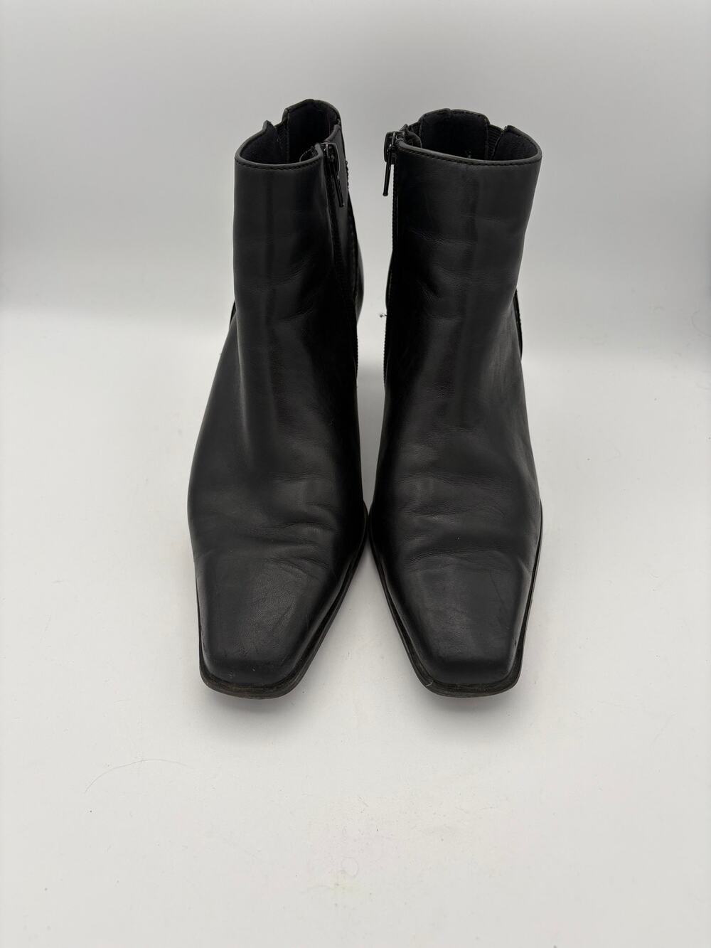 Women’s White Mountain Size 8 Black Leather Ankle Boots